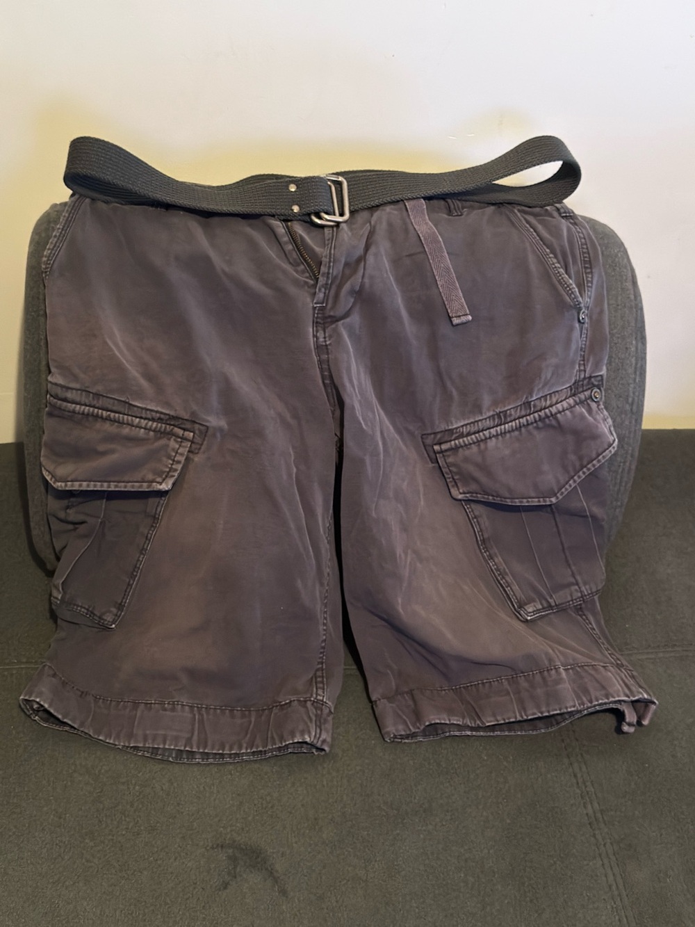 Relaxed Fit Men's Cargo Shorts in Charcoal Gray - Unbranded